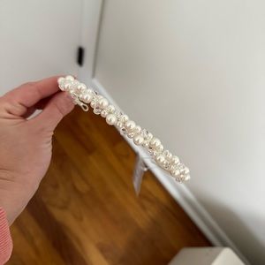 Brand new pearl bridal headband. Never worn. Elegant , classy